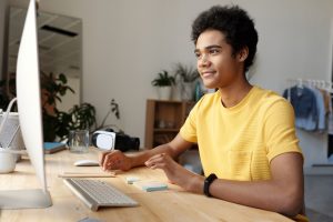 Young person attending A1.2 intensive German course online
